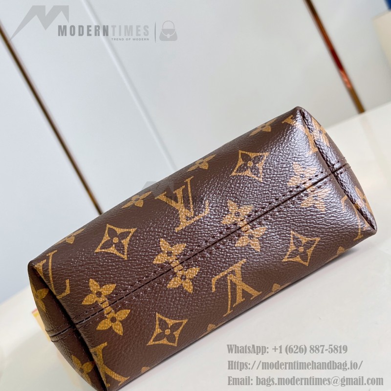 Louis Vuitton Pochette Hills Monogram canvas handbag M27509