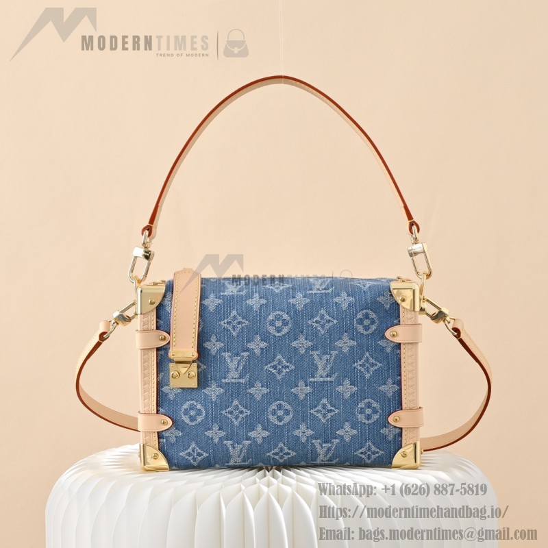 Bolsa Louis Vuitton Side Trunk Média em Denim Rendez-Vous Monogram Azul M27450 com fecho S-lock e pendente colorido