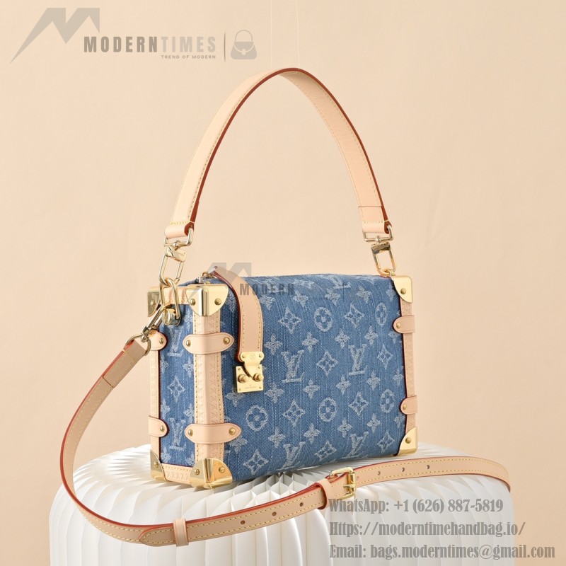 Bolsa Louis Vuitton Side Trunk Média em Denim Rendez-Vous Monogram Azul M27450 com fecho S-lock e pendente colorido