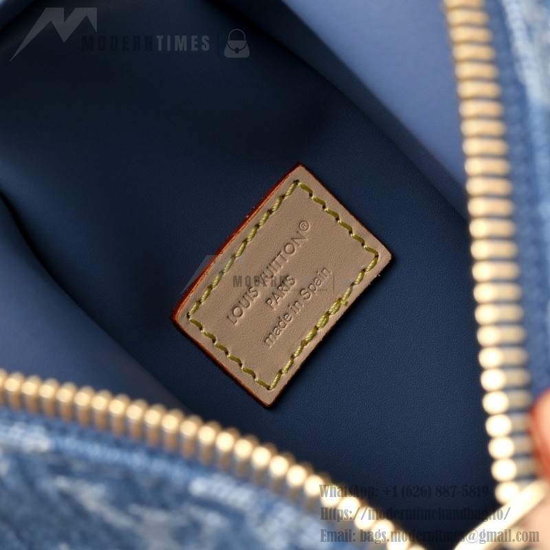 Bolsa Louis Vuitton Side Trunk Média em Denim Rendez-Vous Monogram Azul M27450 com fecho S-lock e pendente colorido