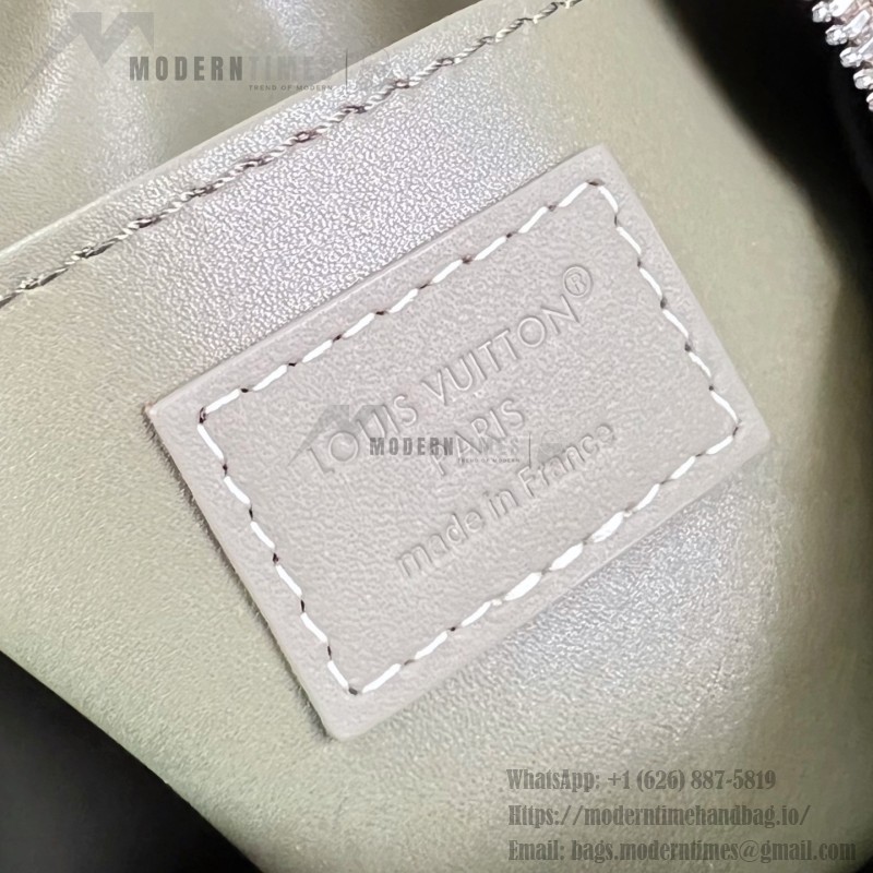 Louis Vuitton Speedy P9 Bandoulière 18 ostrich embossed leather handbag N89151 with polished metal hardware and lambskin lining