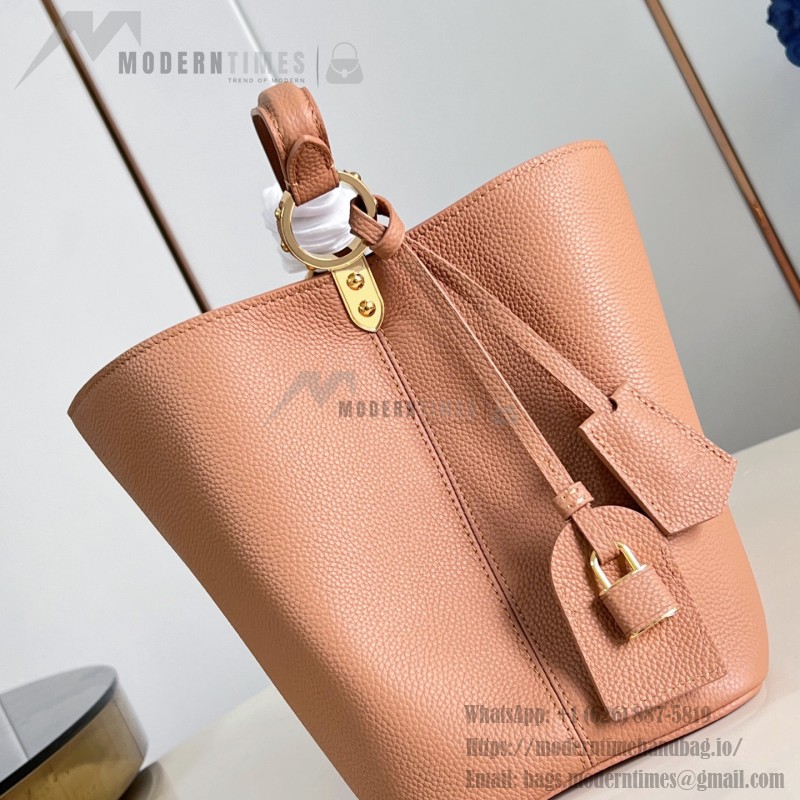 Louis Vuitton Capucines Souple Large M26259 smooth leather handbag with top handles and removable shoulder strap