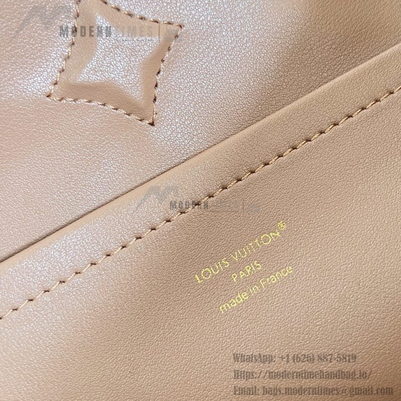 Louis Vuitton Capucines Souple Large M26259 smooth leather handbag with top handles and removable shoulder strap