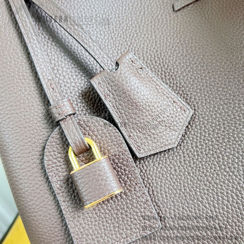 Louis Vuitton Capucines Souple Large M26259 smooth leather handbag with top handles and removable shoulder strap