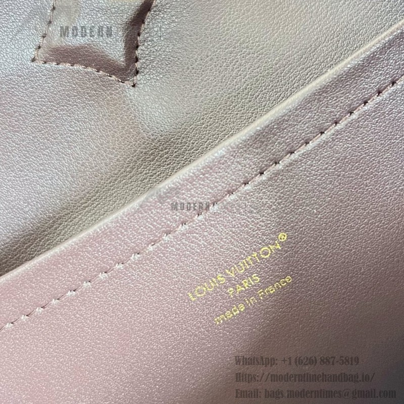 Louis Vuitton Capucines Souple Large M26259 smooth leather handbag with top handles and removable shoulder strap