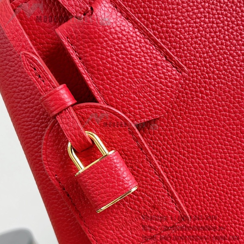 Louis Vuitton Capucines Souple Large M26259 smooth leather handbag with top handles and removable shoulder strap