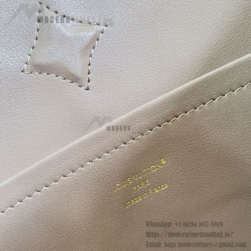 Louis Vuitton Capucines Souple Large M26259 smooth leather handbag with top handles and removable shoulder strap