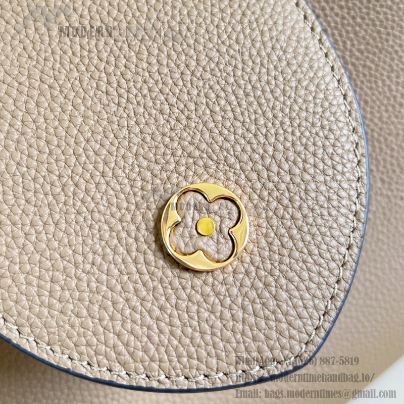 Louis Vuitton Capucines Souple Large M26259 smooth leather handbag with top handles and removable shoulder strap