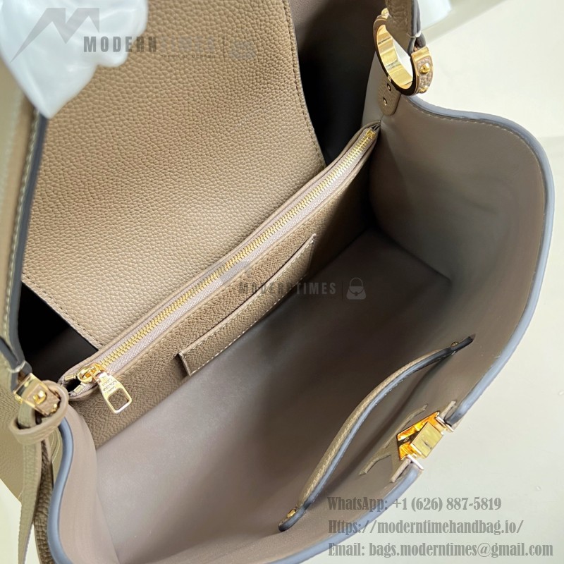 Louis Vuitton Capucines Souple Large M26259 smooth leather handbag with top handles and removable shoulder strap