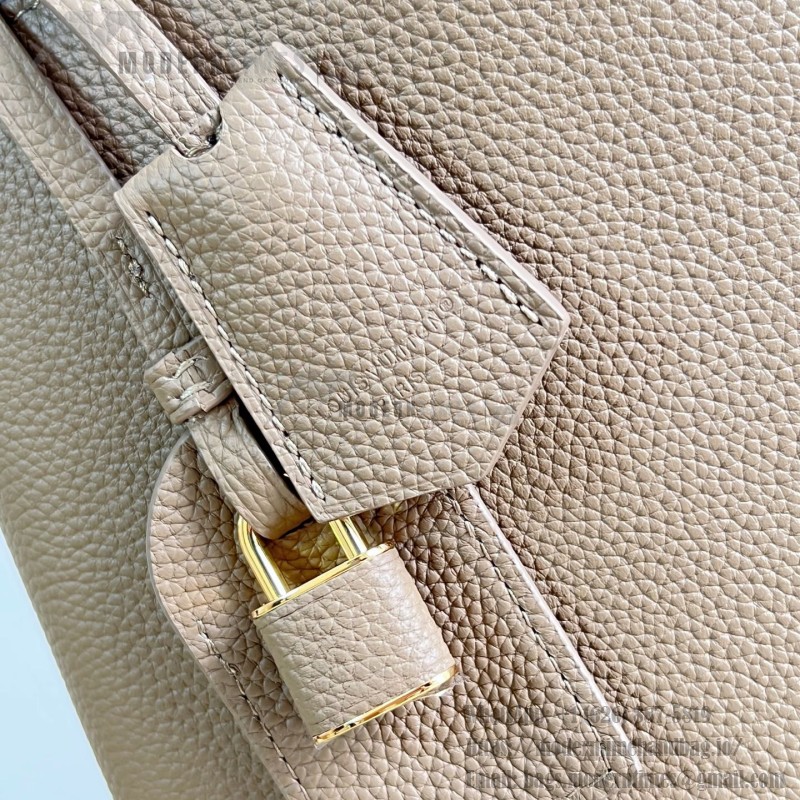 Louis Vuitton Capucines Souple Large M26259 smooth leather handbag with top handles and removable shoulder strap