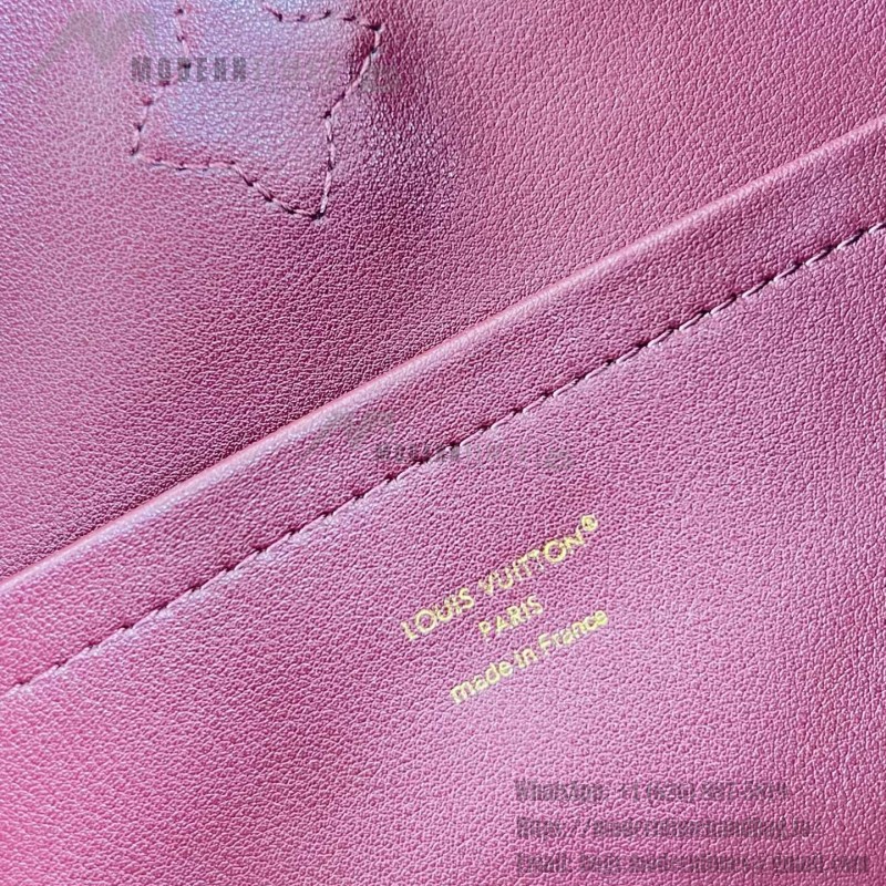 Louis Vuitton Capucines Souple Large M26259 smooth leather handbag with top handles and removable shoulder strap