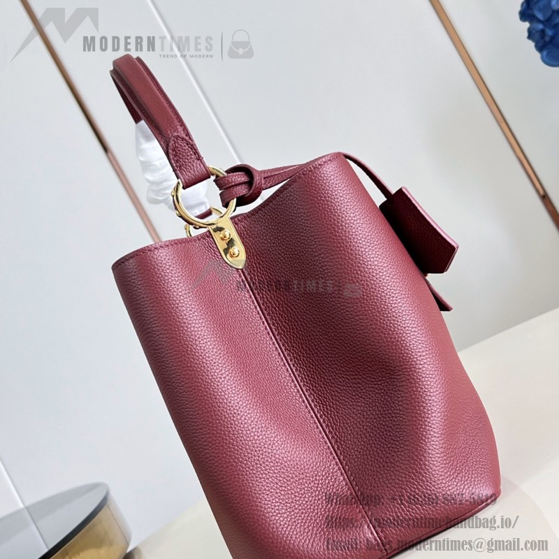 Louis Vuitton Capucines Souple Large M26259 smooth leather handbag with top handles and removable shoulder strap