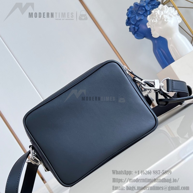 Louis Vuitton Nil M27999 soft leather bag with adjustable shoulder strap and LV Blason jacquard lining