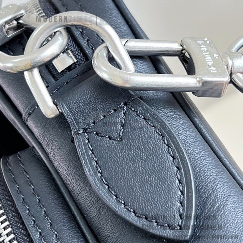 Louis Vuitton Nil M27999 soft leather bag with adjustable shoulder strap and LV Blason jacquard lining