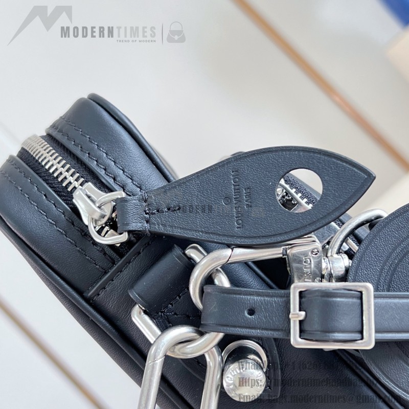 Louis Vuitton Nil M27999 soft leather bag with adjustable shoulder strap and LV Blason jacquard lining