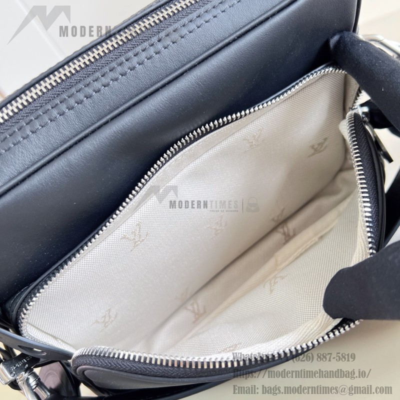 Louis Vuitton Nil M27999 soft leather bag with adjustable shoulder strap and LV Blason jacquard lining