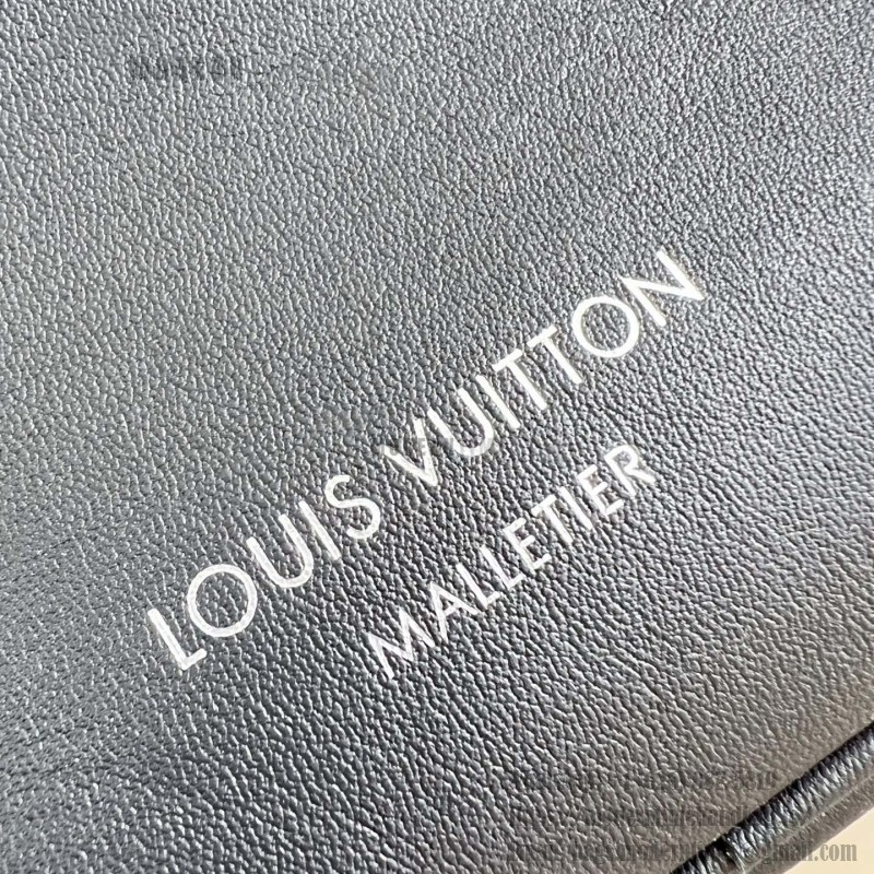 Louis Vuitton Nil M27999 soft leather bag with adjustable shoulder strap and LV Blason jacquard lining
