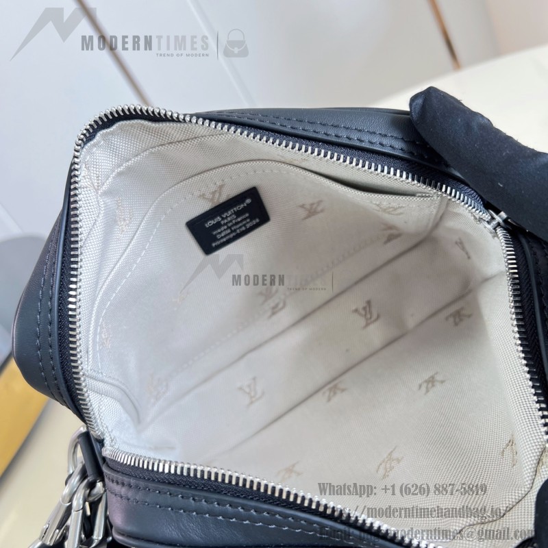 Louis Vuitton Nil M27999 soft leather bag with adjustable shoulder strap and LV Blason jacquard lining
