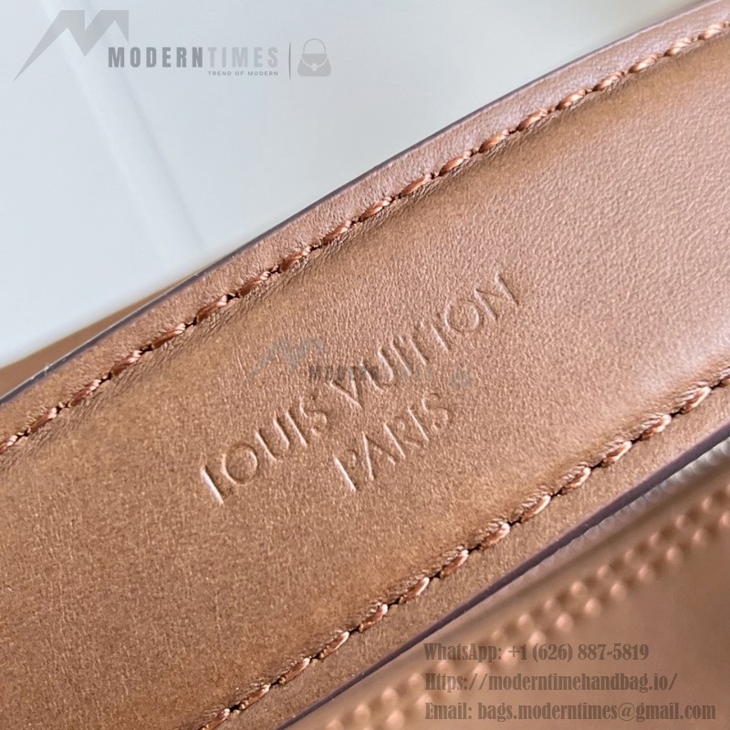 Louis Vuitton Nil M27999 soft leather bag with adjustable shoulder strap and LV Blason jacquard lining