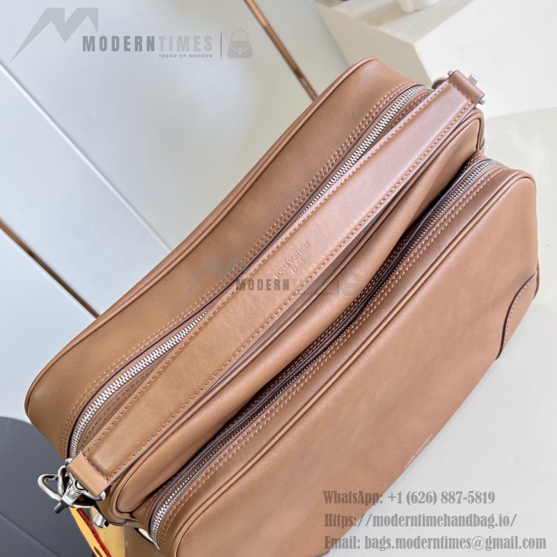 Louis Vuitton Nil M27999 soft leather bag with adjustable shoulder strap and LV Blason jacquard lining
