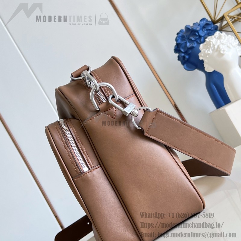 Louis Vuitton Nil M27999 soft leather bag with adjustable shoulder strap and LV Blason jacquard lining