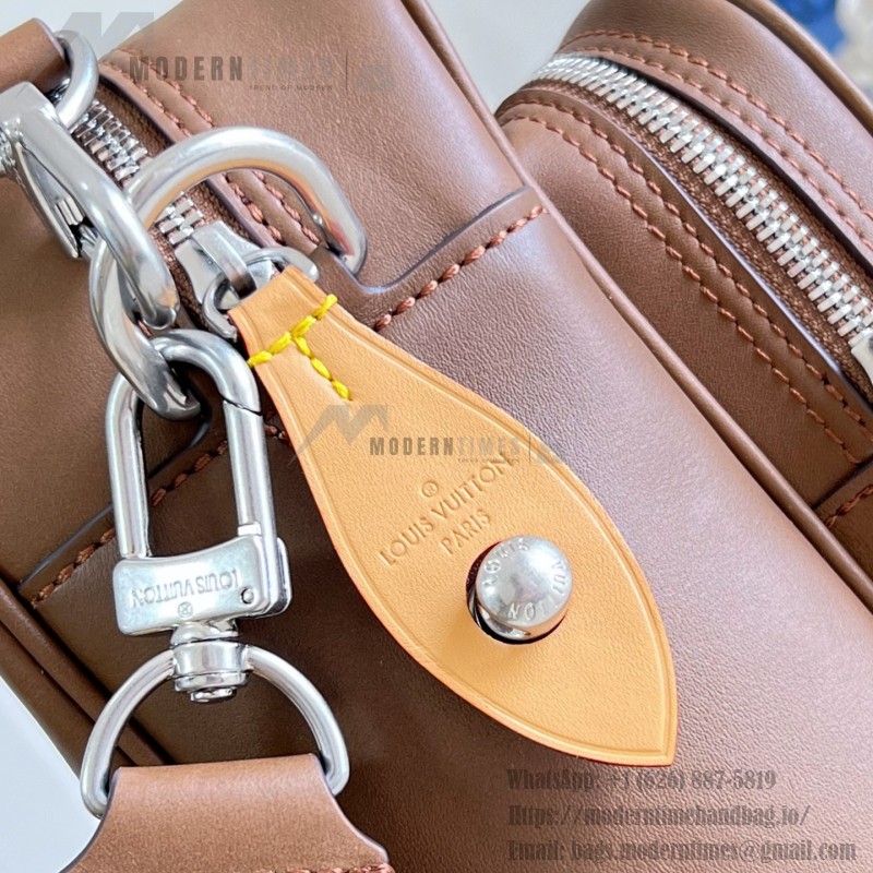 Louis Vuitton Nil M27999 soft leather bag with adjustable shoulder strap and LV Blason jacquard lining