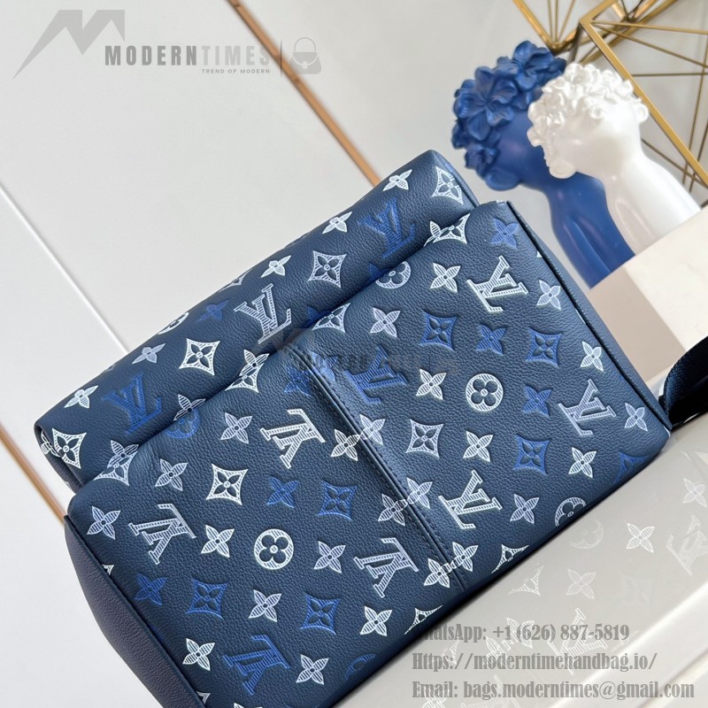 Louis Vuitton Discovery PM M28575 Monogram Shadow leather backpack with colorful gradient Monogram print