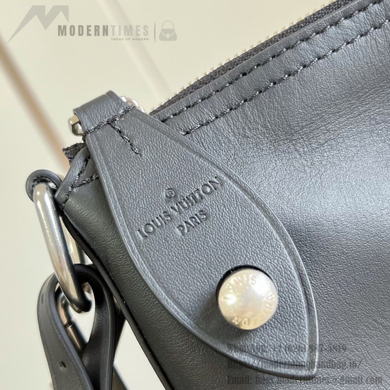Louis Vuitton Vagabond Hobo M28392 soft tanned leather shoulder bag with an adjustable woven strap, padlock, and LV Blason jacquard lining