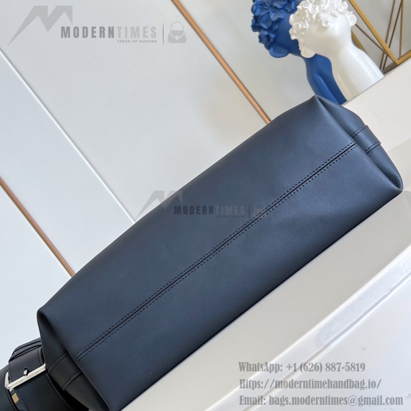Louis Vuitton Vagabond Hobo M28392 soft tanned leather shoulder bag with an adjustable woven strap, padlock, and LV Blason jacquard lining