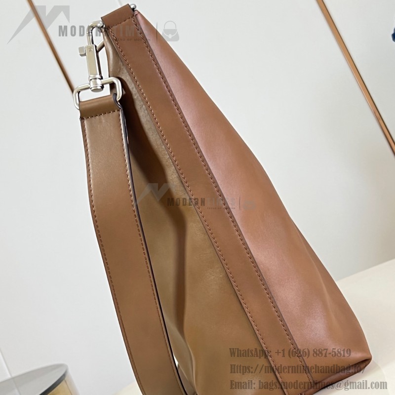Louis Vuitton Vagabond Hobo M28392 soft tanned leather shoulder bag with an adjustable woven strap, padlock, and LV Blason jacquard lining