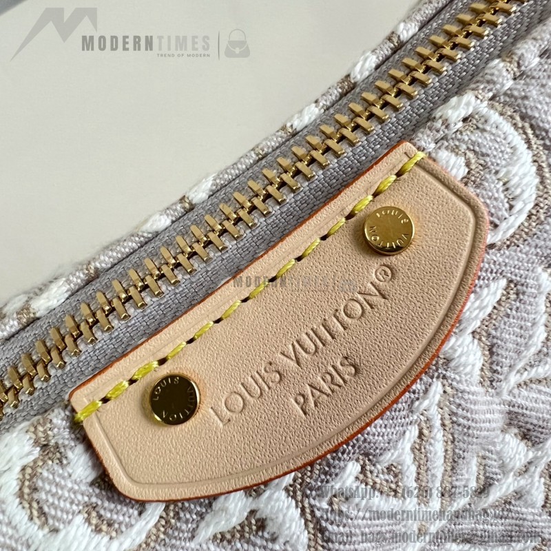 Louis Vuitton Pochette Hills M29879 Monogram Emblème jacquard handbag with cowhide leather trim