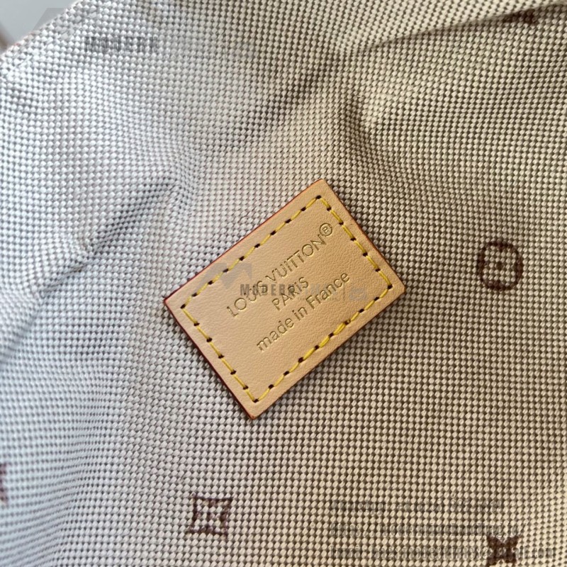 Louis Vuitton Pochette Mia Monogram Emblème Handbag M2A382 22 x 14.5 x 8 cm
