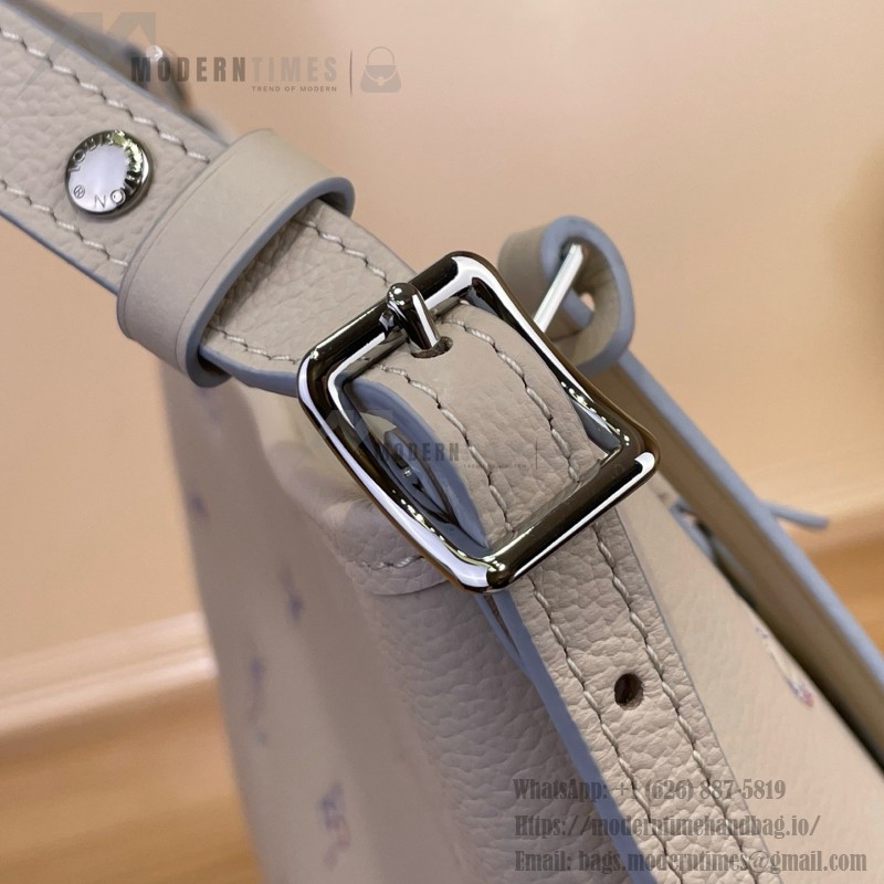 Louis Vuitton-style CarryAll East-West M2A369 white Monogram Empreinte XL bag with purple gradient interior