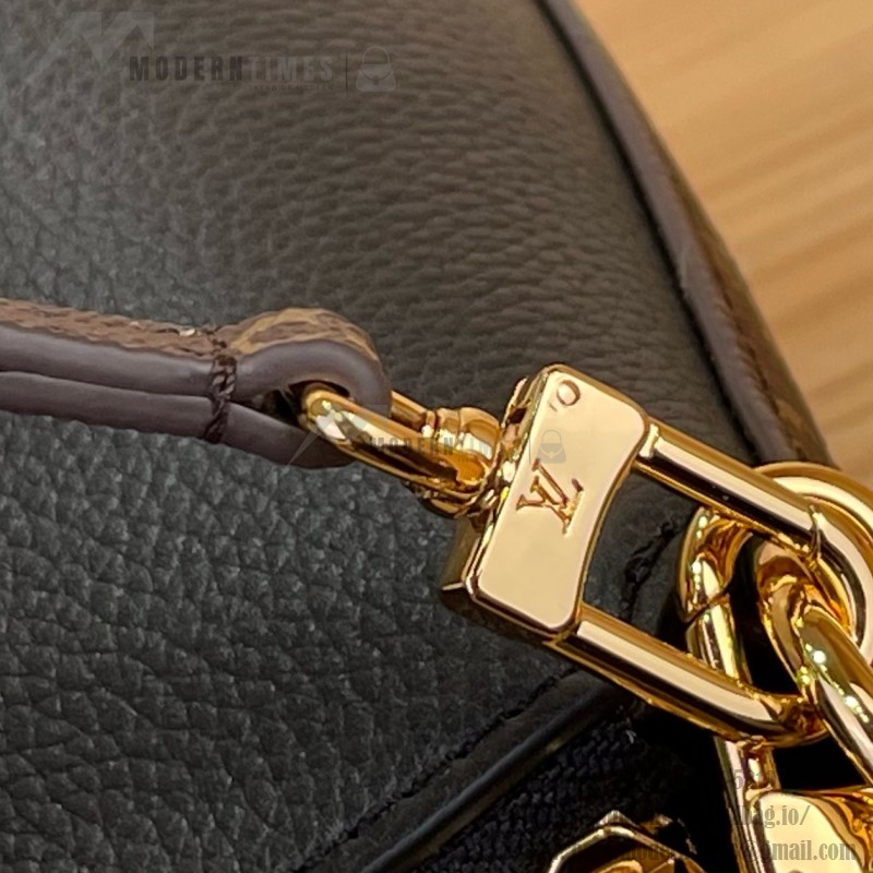 Louis Vuitton-style Multipass Mini XL M2A840 black cowhide leather crossbody bag with Monogram-style trim and detachable chain