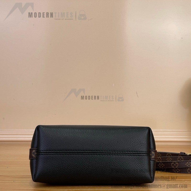 Louis Vuitton-style Multipass Mini XL M2A840 black cowhide leather crossbody bag with Monogram-style trim and detachable chain