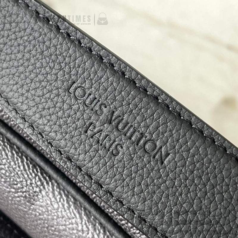 Louis Vuitton NIL Messenger Bag M14988 premium cowhide leather crossbody bag with metal hardware