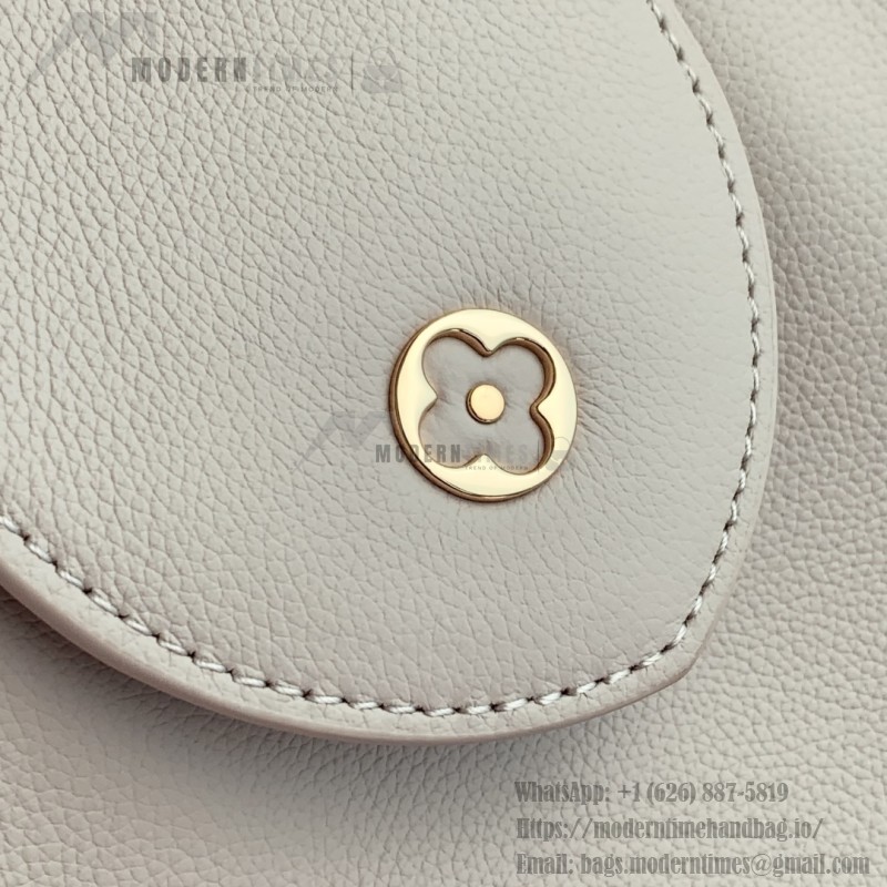 Louis Vuitton Capucines Souple M12929 Gray Medium Grained Calfskin Handbag