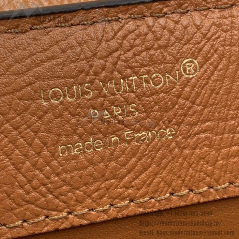 Louis Vuitton Capucines M11908 Mini & BB Handbag in Ostrich-Embossed Leather with Pearl Chain