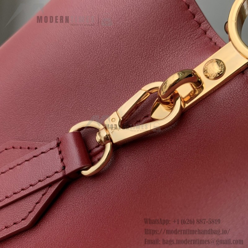 Louis Vuitton Capucines Souple Large Handbag M24607 in Smooth Calf Leather