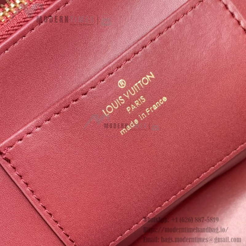 Louis Vuitton Capucines Souple Large Handbag M24607 in Smooth Calf Leather