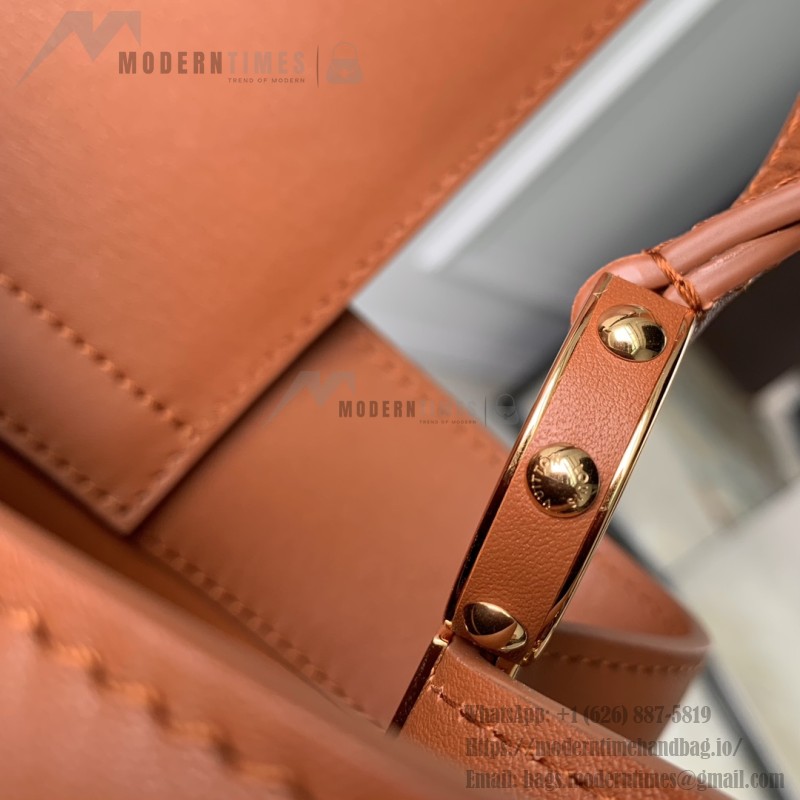 Louis Vuitton Capucines Souple Large Handbag M24607 in Smooth Calf Leather