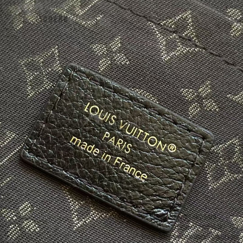 Louis Vuitton Express Medium Bag M26359 Black Oil-Wax Leather