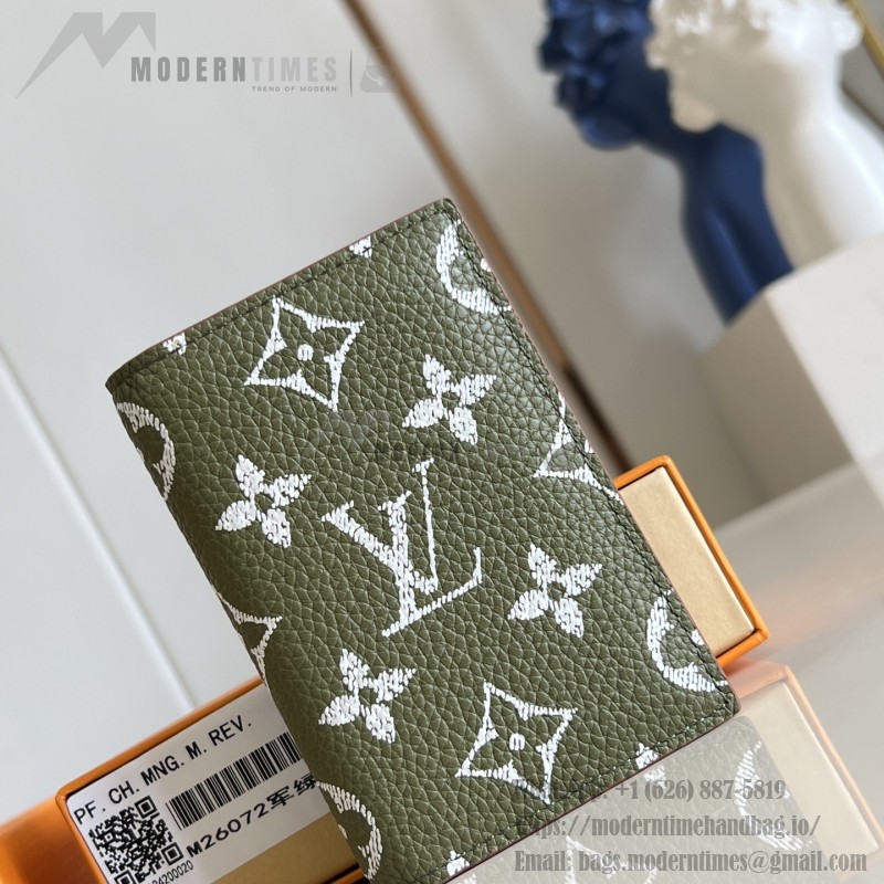 Compact Design with Card Slots and Rear Pocket