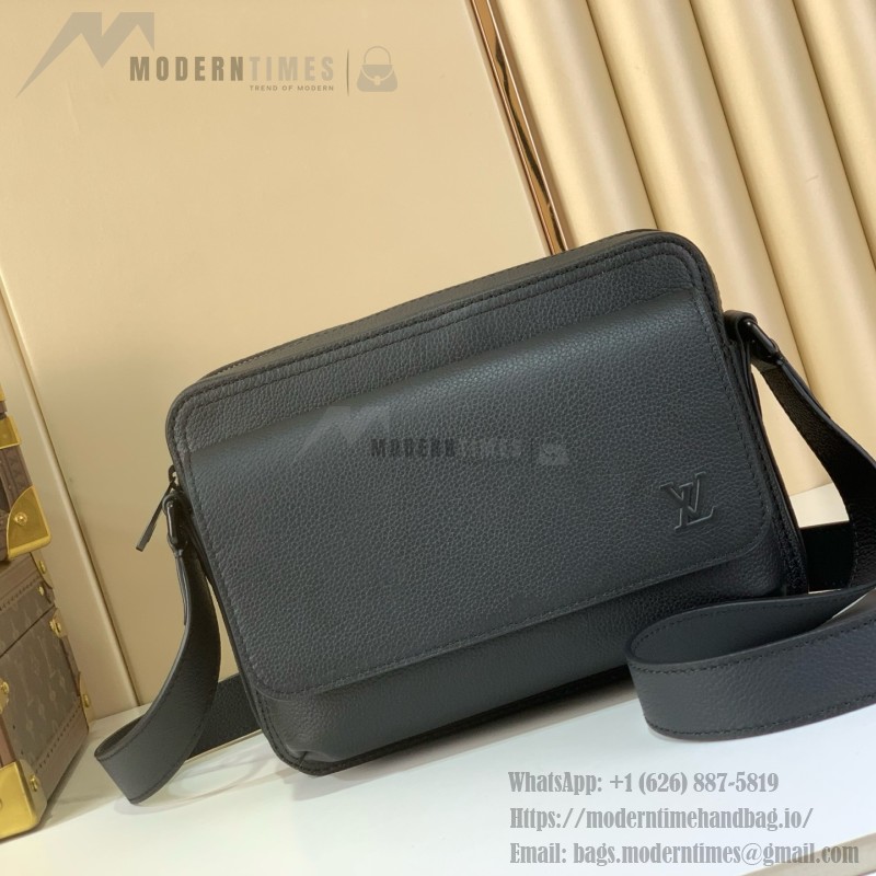 Louis Vuitton Boarding Messenger Bag M15265 in Black – Business