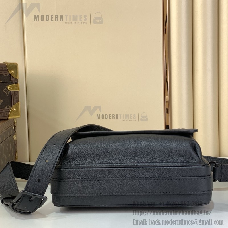 Louis Vuitton Boarding Messenger Bag M15265 in Black – Business