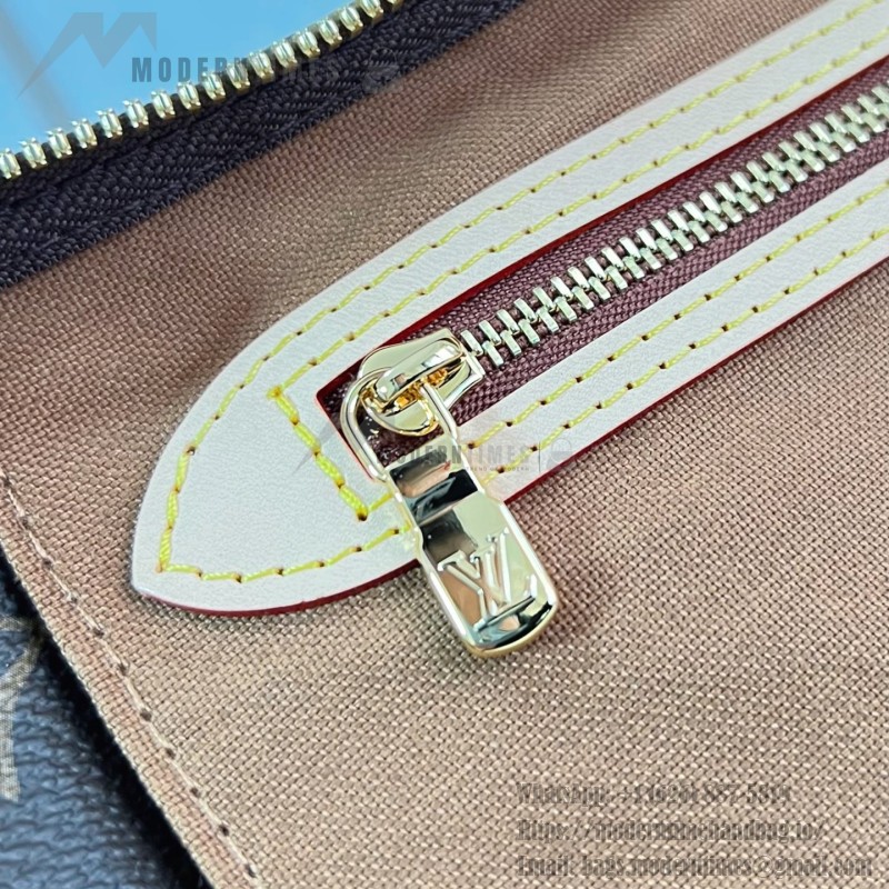 Louis Vuitton M46980 Speedy Bandoulière 30 in Monogram canvas with steel hardware