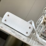 White Dynamic Chip Premium Leather Handbag M92173 Replica