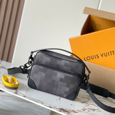 Louis Vuitton - NIL Messenger Bag M14988 Premium Cowhide Leather Crossbody Bag