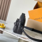 Louis Vuitton NIL Messenger Bag M14988 premium cowhide leather crossbody bag with metal hardware