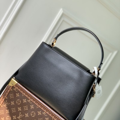 Louis Vuitton - Capucines Souple MM Handbag M12924 Black Shiny Cowhide Leather